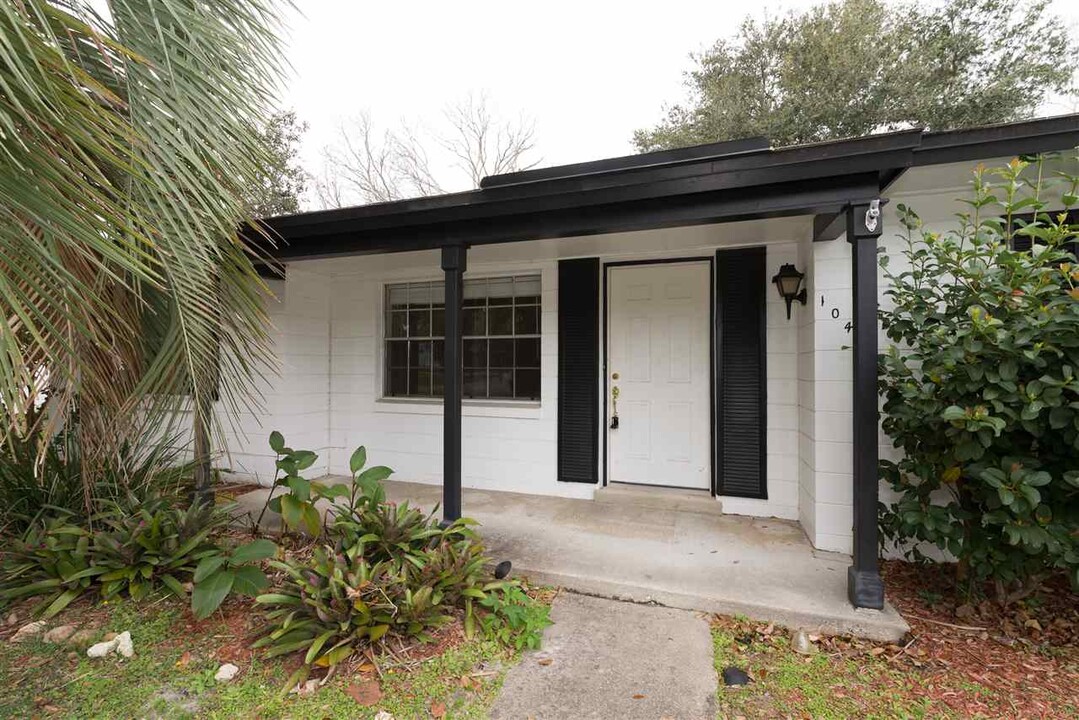 1045 Mindello Ave in St. Augustine, FL - Building Photo