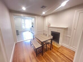 1712 Beacon St, Unit 11 in Brookline, MA - Building Photo - Building Photo