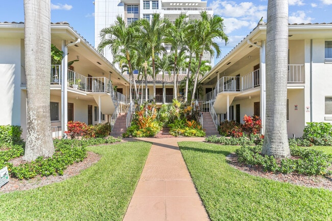 301 E Royal Palm Rd, Unit 2D in Boca Raton, FL - Foto de edificio - Building Photo