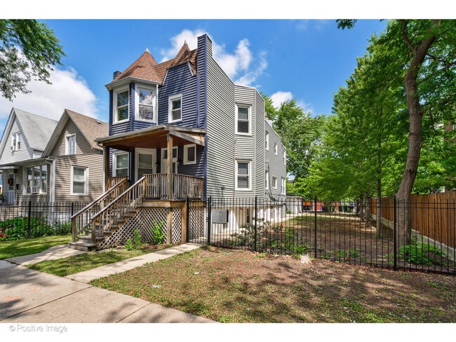 3750 W Cortland St in Chicago, IL - Building Photo - Building Photo