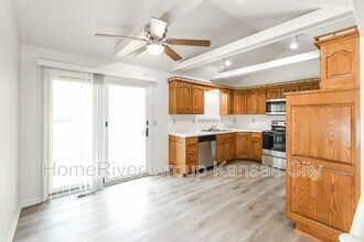 1200 NE Country Ln in Lee's Summit, MO - Building Photo - Building Photo