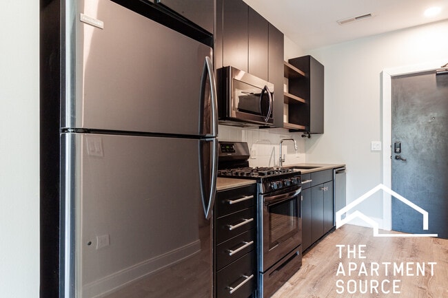 935 W Belmont Ave, Unit 603 in Chicago, IL - Building Photo - Building Photo