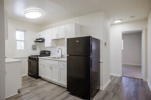 Friendship Place Apartments in Woodbridge, VA - Building Photo