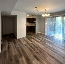 525 W Cook St in Springfield, IL - Building Photo