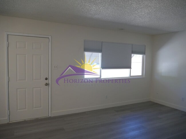 908 Dornajo Way in Sacramento, CA - Building Photo - Building Photo