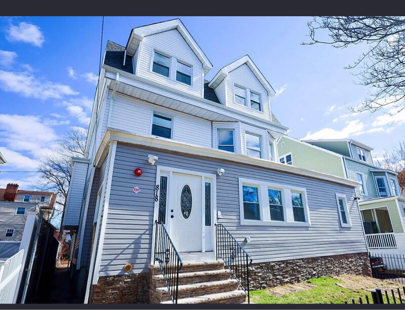 818 S 12th St in Newark, NJ - Foto de edificio