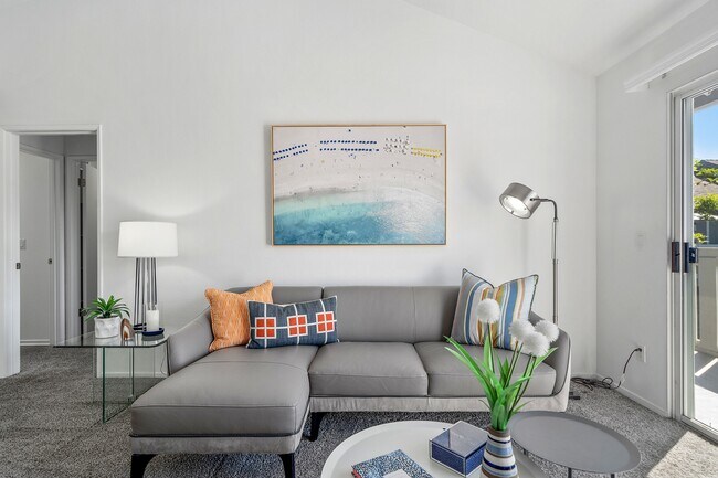 Hampton Pointe in Anaheim, CA - Building Photo - Building Photo