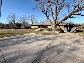 9712 Springdale Rd in Austin, TX - Building Photo