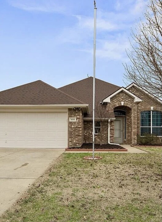 1604 Westgate Dr in Terrell, TX - Foto de edificio