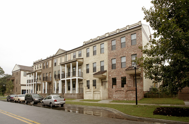 The Betty Townhomes (Per Bed Lease) in Savannah, GA - Building Photo - Building Photo