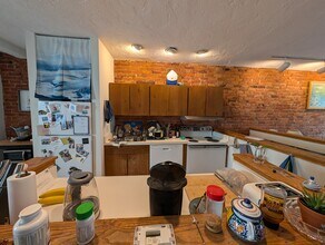 131 Sutherland Rd, Unit 2 in Boston, MA - Building Photo - Building Photo