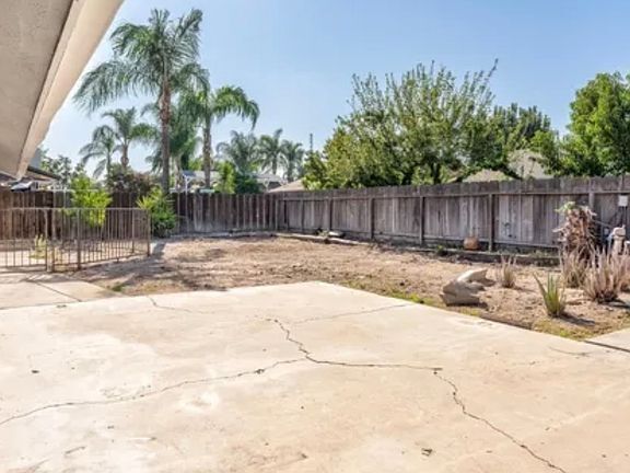 1562 Lincoln Ave in Clovis, CA - Building Photo