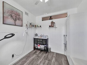 2858 Pine Tree Dr in Miami Beach, FL - Building Photo - Building Photo