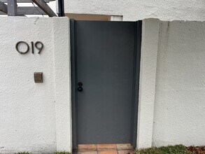 4702 SW 67th Ave in Miami, FL - Building Photo - Building Photo