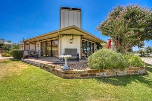 1406 Broken Hills Dr in Horseshoe Bay, TX - Building Photo