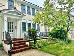 23 W Walnut St in Long Beach, NY - Building Photo - Building Photo