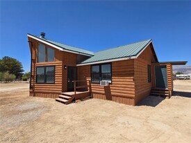 270 W Patricia Ave in Pahrump, NV - Building Photo