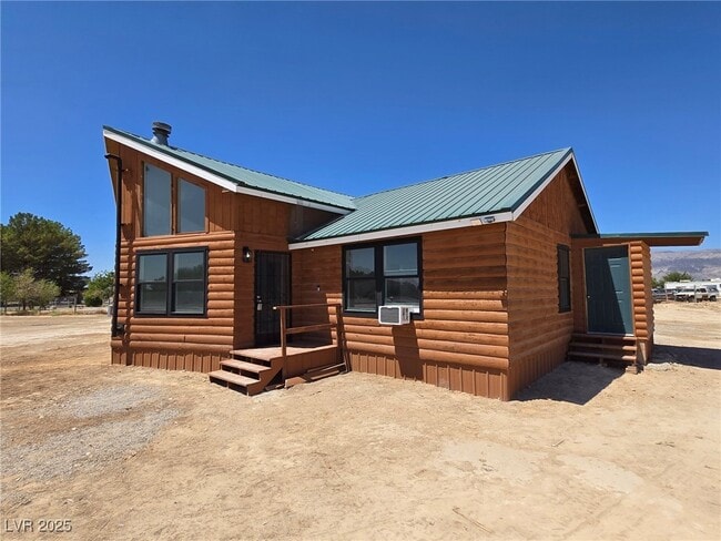 property at 270 W Patricia Ave