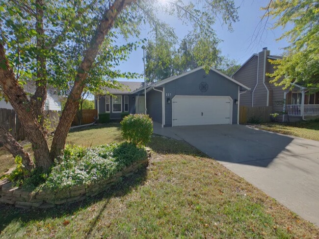 227 W Mallard Dr in Derby, KS - Building Photo - Building Photo