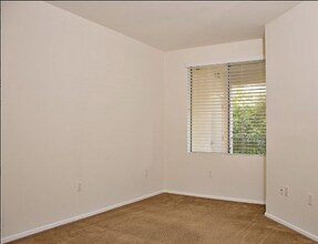 2257 Watermarke Pl in Irvine, CA - Foto de edificio - Building Photo