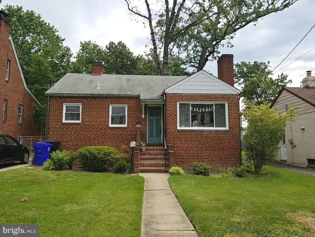 property at 1243 N Vermont St
