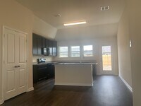 2039 Dade Loop photo'