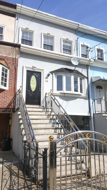 14 Laidlaw Ave, Unit 1 in Jersey City, NJ - Building Photo