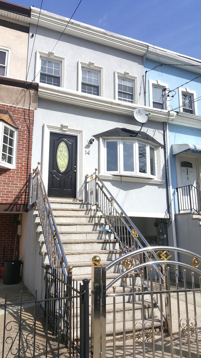 14 Laidlaw Ave, Unit 1