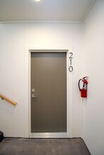 1111 SE Tenino St in Portland, OR - Foto de edificio - Building Photo