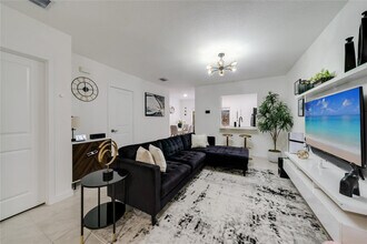 561 NE 5th Terrace in Florida City, FL - Building Photo - Building Photo