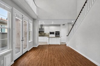 33 Wonderland in Irvine, CA - Foto de edificio - Building Photo