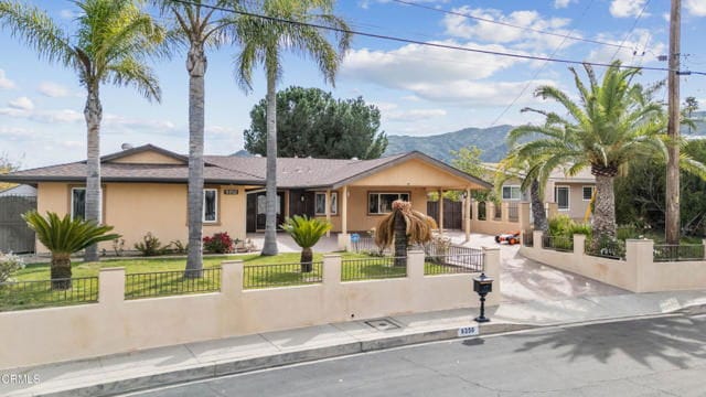 9350 Crystal View Dr in Los Angeles, CA - Building Photo - Building Photo