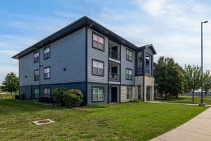 Inwood Crossings in Wichita, KS - Building Photo