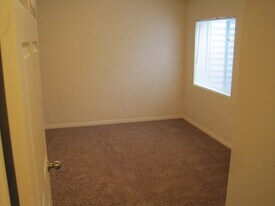 268 Pioneer Cir in Midvale, UT - Building Photo