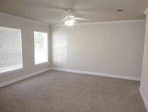 4441 Burbank Dr, Unit 306 in Baton Rouge, LA - Foto de edificio - Building Photo