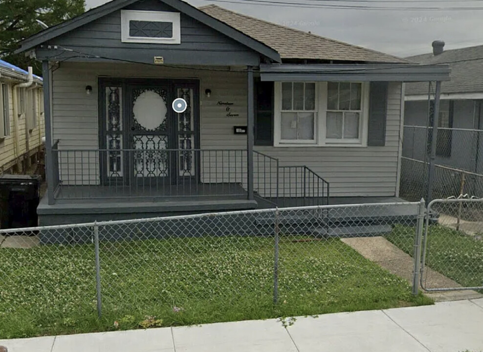 1907 Feliciana St in New Orleans, LA - Building Photo