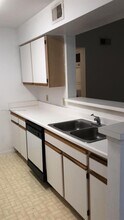 2405 NW 33rd St in Oakland Park, FL - Building Photo - Building Photo