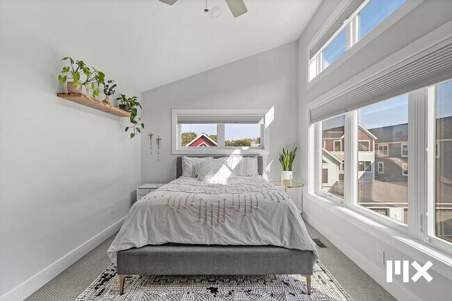 627 Fairview Ave NE in Grand Rapids, MI - Building Photo - Building Photo