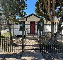 3903 Broyles St in Houston, TX - Building Photo