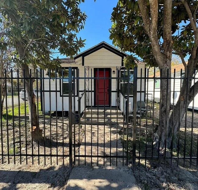 property at 3903 Broyles St
