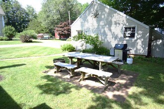 89 Twin Coves Rd in Madison, CT - Building Photo - Building Photo