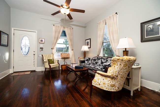 207 Dilworth St in San Antonio, TX - Building Photo - Building Photo