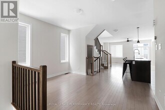 1011 Kijik Cres in Ottawa, ON - Building Photo - Building Photo