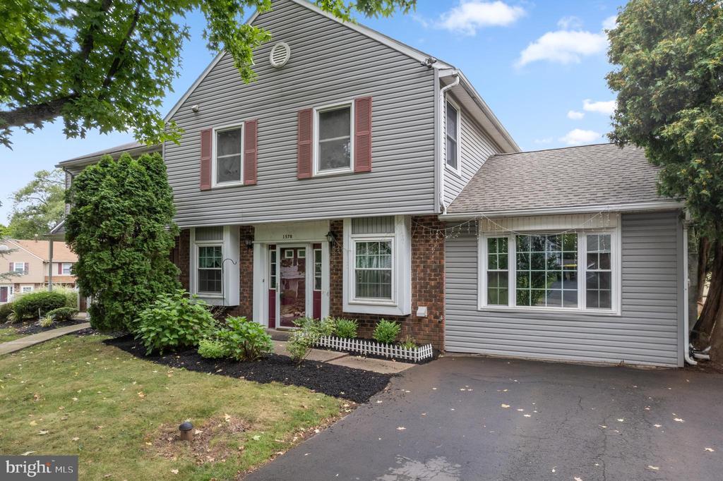 1578 Yeakel Way in Lansdale, PA - Building Photo