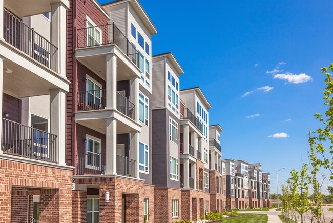 Summit Square in Lee's Summit, MO - Foto de edificio - Building Photo