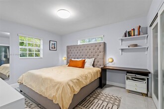 9221 SW 16th St in Miami, FL - Building Photo - Building Photo