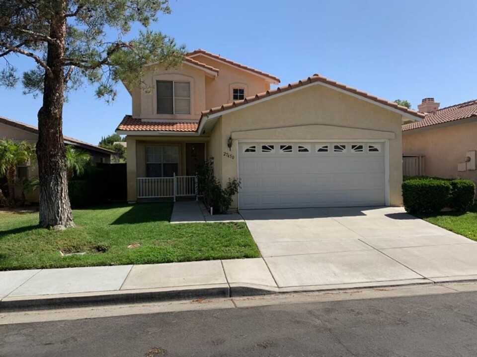 27650 Parkside Dr in Temecula, CA - Building Photo