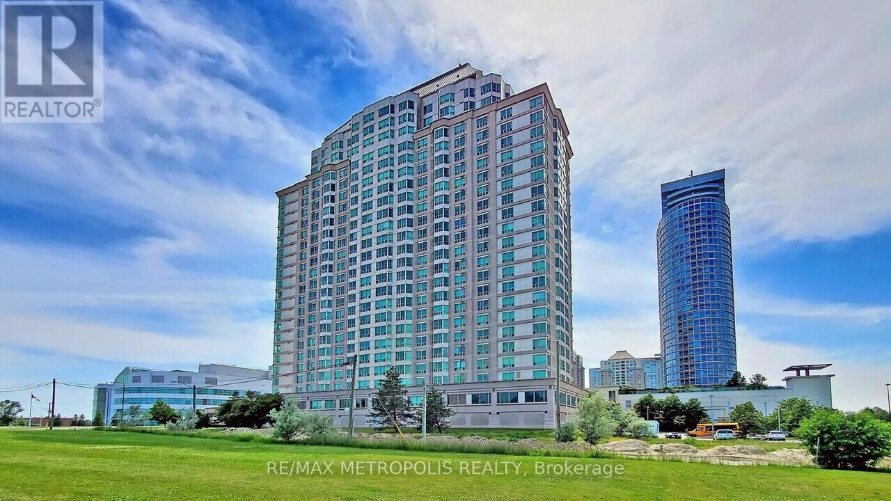 11 Lee Centre Dr in Toronto, ON - Building Photo