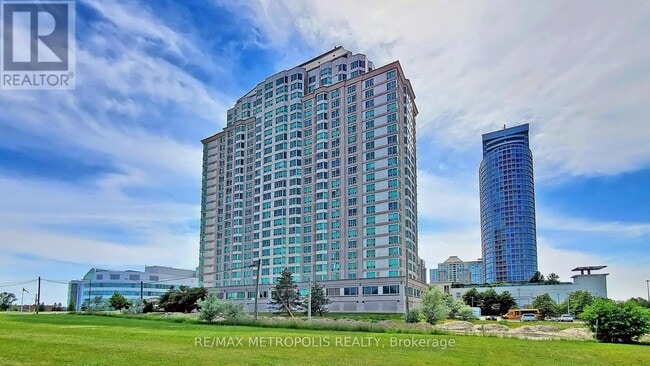 property at 11 Lee Centre Dr