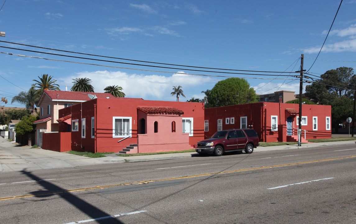 231-233 E Plaza Blvd in National City, CA - Building Photo